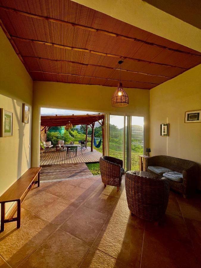 Chambre Et Sdb Privative Ylang Ylang Vue Mont Pelee Dans Maison Partagee モルヌ・ルージュ村 エクステリア 写真